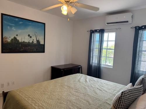 Katil atau katil-katil dalam bilik di 3-bedrooms Suite Next to Grace Bay