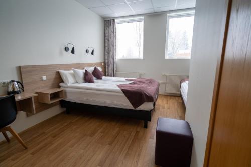 Una cama o camas en una habitación de Hótel Valaskjálf