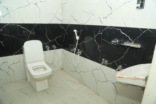 Koupelna v ubytování Sun City Resort & Restaurant