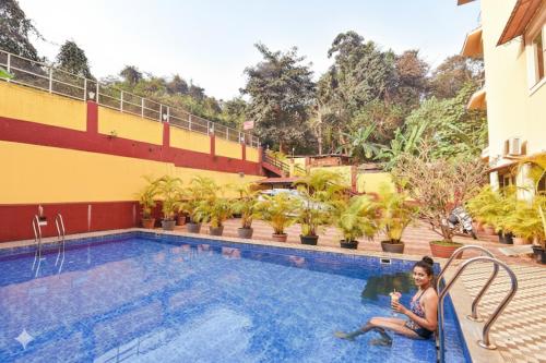 Bazén v ubytování FabHotel Sai Swastik - Nr Deltin Royale Casino nebo v jeho okolí