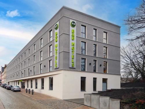 a building with a sign on the side of it at B&B HOTEL Frankfurt-Oder in Frankfurt/Oder