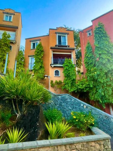 Peaceful 2 Bedroom Ensuite Villa in Port Chambly - Quiet and Stylish Retreat