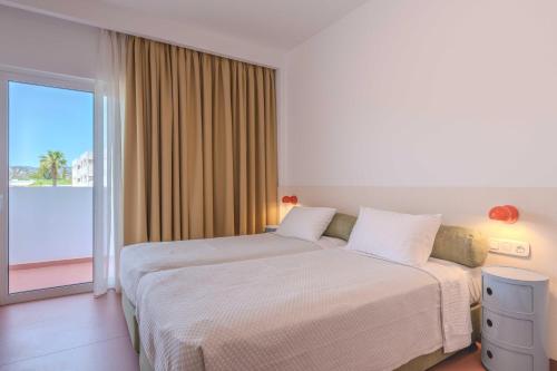 Ένα ή περισσότερα κρεβάτια σε δωμάτιο στο Orion Hotel 