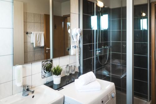Bilik mandi di The Business Loft