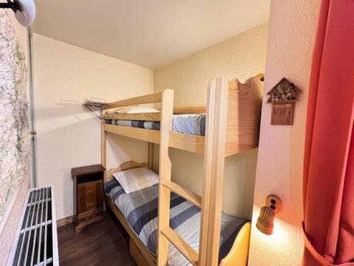 Palanda nebo palandy na pokoji v ubytování Résidence Plaine Alpe 2 - Appartement · Lumineux · Proche des pistes · Balcon MAE-4763