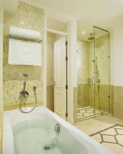 a bathroom with a bath tub and a shower at Villa Rosa Kempinski in Nairobi