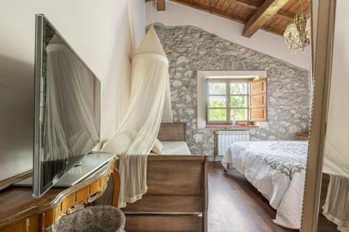 Giường trong phòng chung tại La Casa vacacional del Güelu