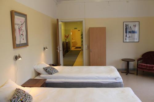 Säng eller sängar i ett rum på Hotell Lilla Station