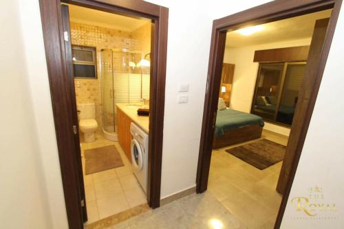 Ένα μπάνιο στο Ammoun Luxury Apartments 2