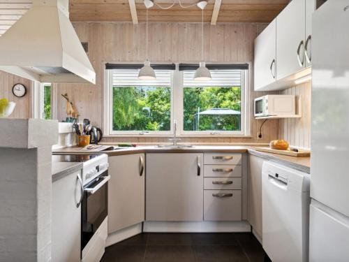 Dapur atau dapur kecil di Holiday Home Jorinde - 1km from the sea by Interhome
