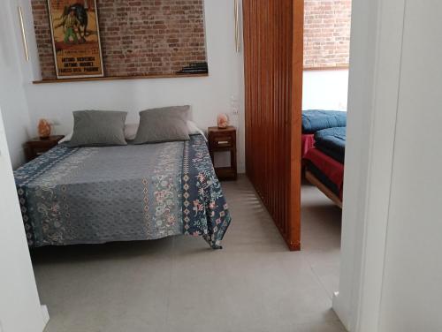 En eller flere senge i et værelse på WOWHOLIDAYS Superloft Ronda