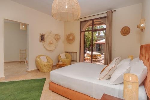a bedroom with a bed and a living room at Hacienda de Julie in Sraïri