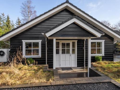 Hoone, kus puhkemaja asub