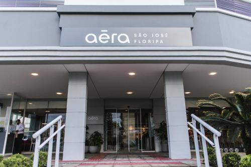 a building with a sign that reads aco loss honda at Aéra São José Floripa in São José