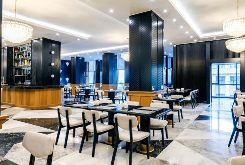 Restoran atau tempat lain untuk makan di Mercure Baku City