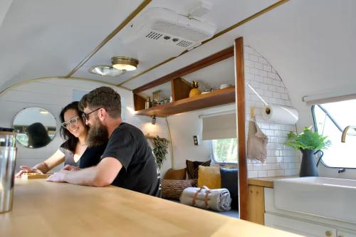 Afbeelding uit fotogalerij van Cozy Airstream Glamping Hammock Fire Pit Vibes in Standish