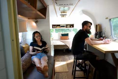 Afbeelding uit fotogalerij van Cozy Airstream Glamping Hammock Fire Pit Vibes in Standish