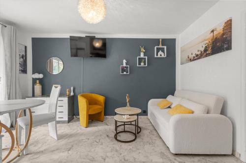Studio in Cannes city center with terrace