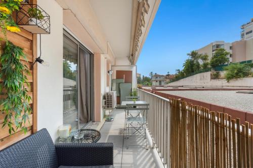 Studio in Cannes city center with terrace