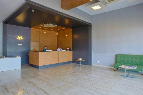 Hall o reception di Max Hotels Prayagraj