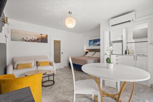 Studio in Cannes city center with terrace