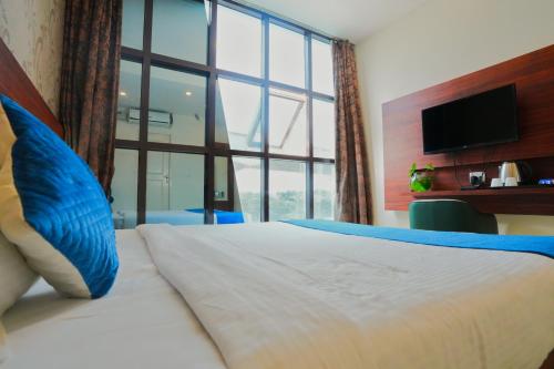 Ένα ή περισσότερα κρεβάτια σε δωμάτιο στο Mystic Aero Hotel Near Bangalore International Airport