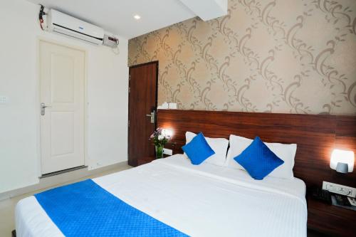 Ένα ή περισσότερα κρεβάτια σε δωμάτιο στο Mystic Aero Hotel Near Bangalore International Airport