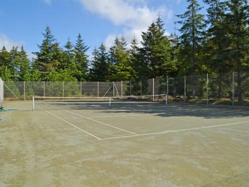 Tennis- og/eller squashfaciliteter på Holiday Home Roulf - 1-1km from the sea by Interhome eller i nærheden