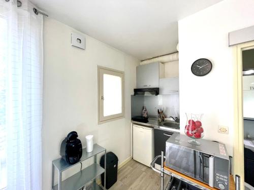 Η κουζίνα ή μικρή κουζίνα στο Studio moderne Le Perreux-sur-Marne 17m²