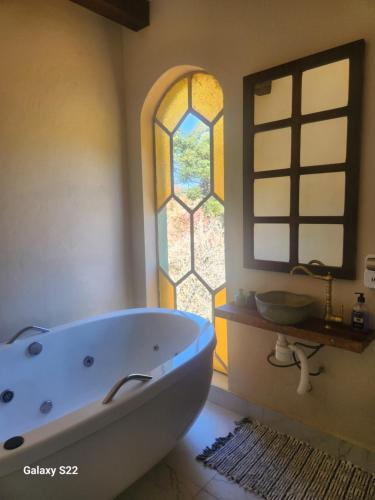 Et badeværelse på Antonietta Hospedagem e Eventos - Conforto em pleno mar de morros de Cunha