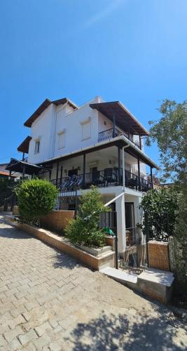 Το κτήριο όπου στεγάζεται  το διαμέρισμα