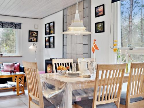 Φωτογραφία από το άλμπουμ του Holiday Home Harthe - 800m from the sea by Interhome σε Læsø