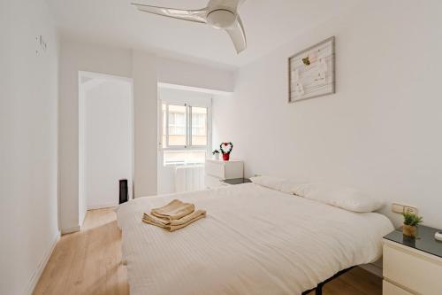 Afbeelding uit fotogalerij van Cabañal Beach House - 10 min to ocean , FastWifi , SmartTV, AC in Valencia