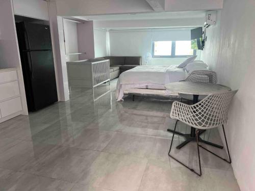Ένα ή περισσότερα κρεβάτια σε δωμάτιο στο beach house in Piones near Airport SJU