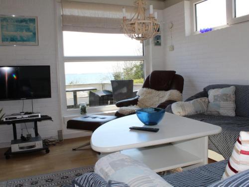 Holiday Home Tekla - 70m to the fjord by Interhomeにあるテレビまたはエンターテインメントセンター