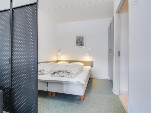 ファーンにあるApartment Jaakko - 100m from the sea by Interhomeの部屋にベッドがある寝室
