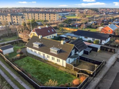 una vista aérea de una casa en una ciudad en Apartment Gæsling - 1-6km from the sea by Interhome, en Skagen