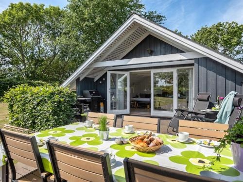 Zahrada ubytování Holiday Home Herbert - 1km from the sea by Interhome