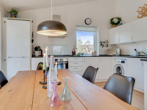 Η κουζίνα ή μικρή κουζίνα στο Holiday Home Frederikka - 75m from the sea by Interhome