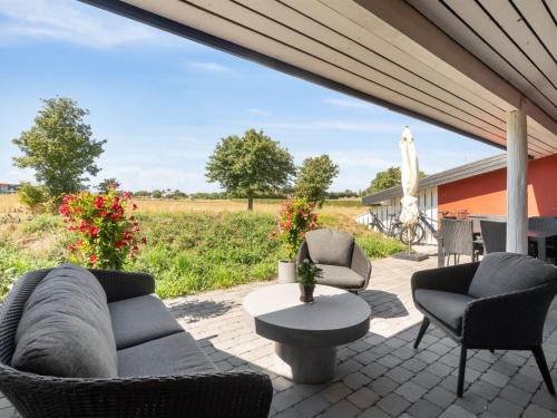 Posezení v ubytování Apartment Cornelia - 6km from the sea by Interhome