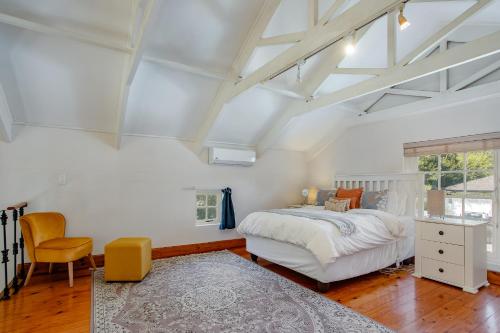 Ένα ή περισσότερα κρεβάτια σε δωμάτιο στο Waymaker Cottage