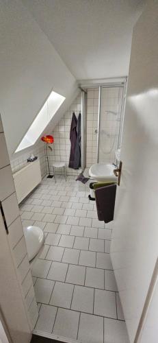 a bathroom with two sinks and a toilet in a room at Hotel Zum Schloss in Quedlinburg