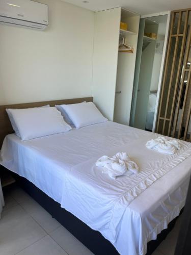 Una cama o camas en una habitación de Flat a 50 metros da praia + piscina e área gourmet