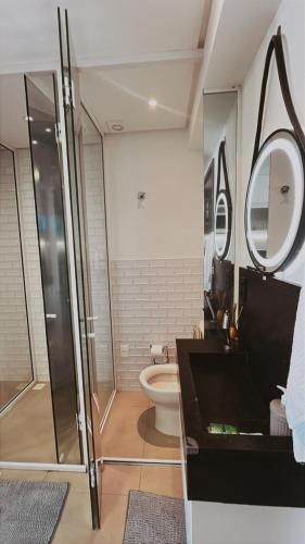 Un baño de Flat a 50 metros da praia + piscina e área gourmet