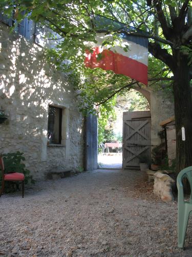 an entrance to a building with a door and a tree at Chez Janie Hirst - Chambres d'hôtes in Montboucher-sur-Jabron