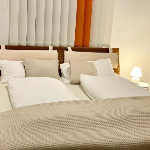 two beds sitting next to each other in a room at Maxhaus 1 in Thüngen