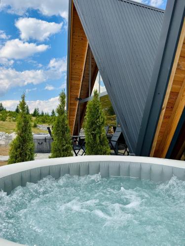 Bazén v ubytování Durmitor's Mirror Žabljak nebo v jeho okolí