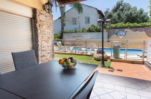 a bowl of fruit on a table on a patio at vilat hakohavim & Biktat HaKohavim in Qiryat Shemona