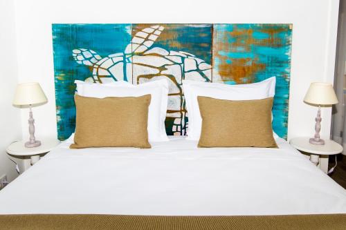 Ένα ή περισσότερα κρεβάτια σε δωμάτιο στο Mareta Beach House - Boutique Residence