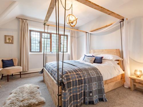 Ένα ή περισσότερα κρεβάτια σε δωμάτιο στο 4 Bed in Conwy 50934